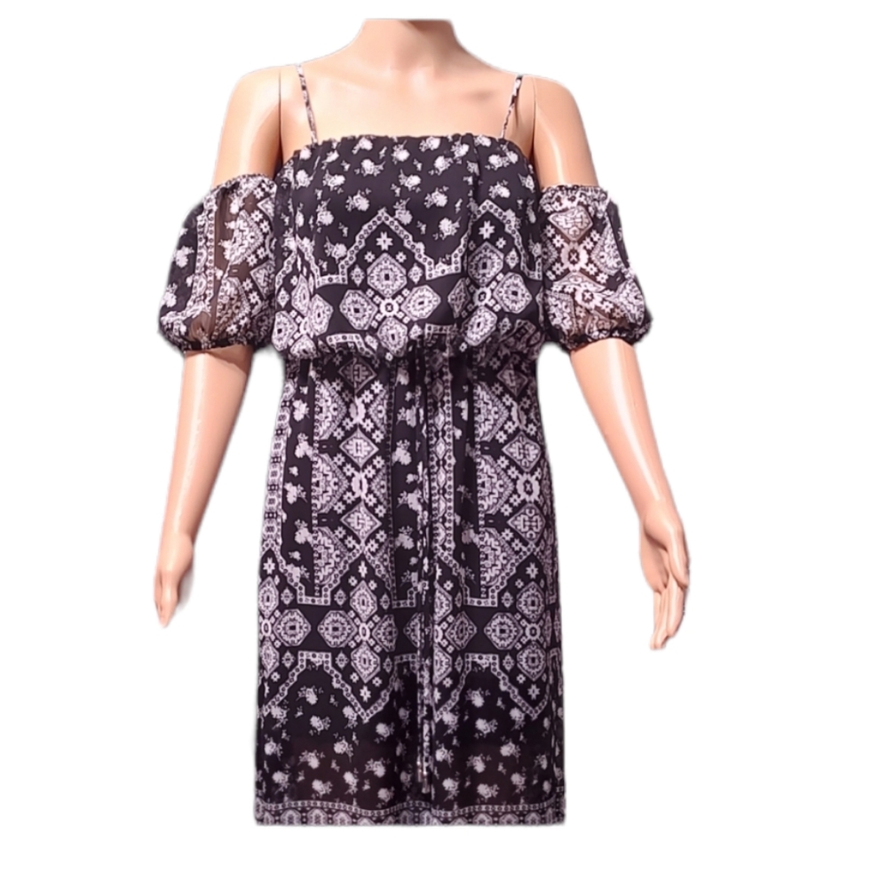 Black & White Maxi Dress w/ Off Shoulder Sleeves sz S
